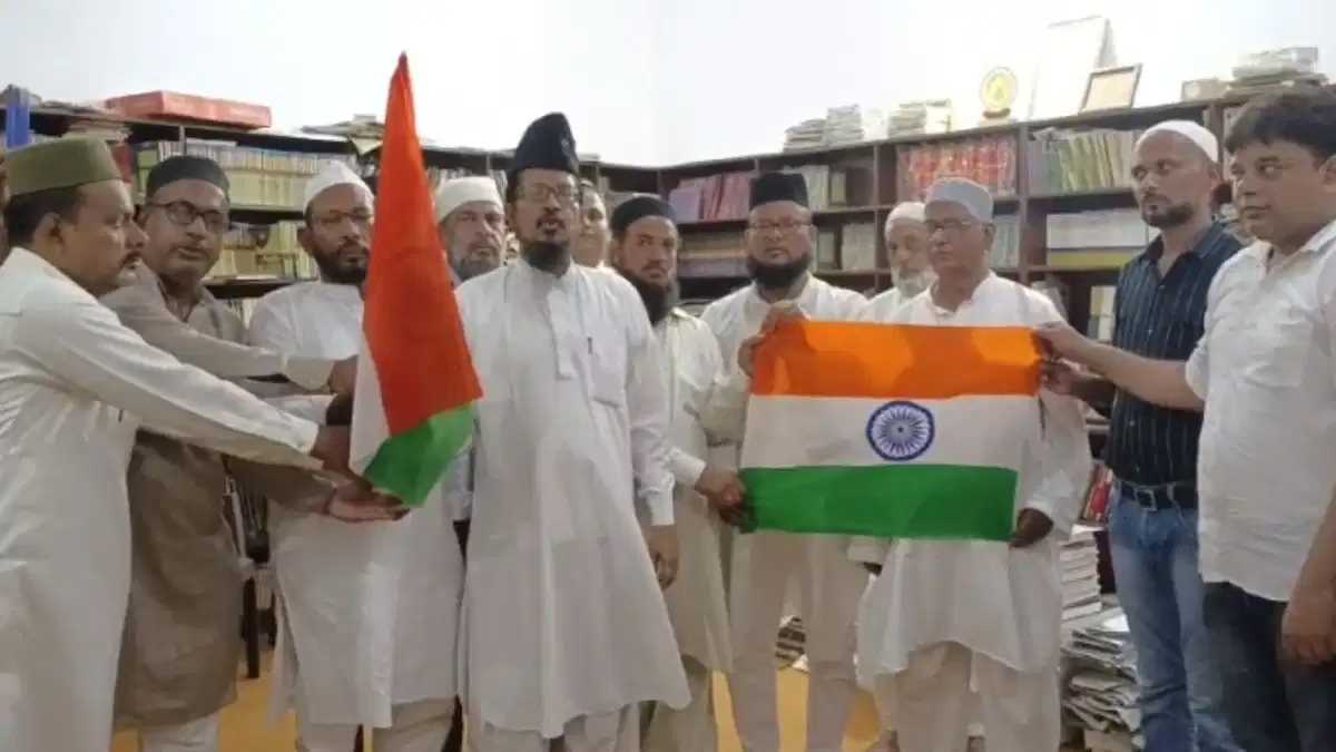 देश का हर मुसलमान अपने मकान, दुकान और मदरसों पर लहराए तिरंगा : मौलाना रजवी बरेलवी